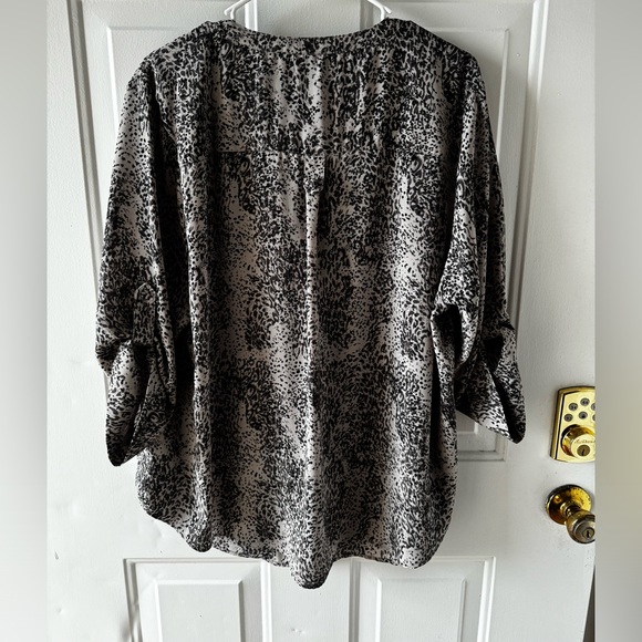 Torrid Animal Print Blouse NWOT - Picture 2 of 3